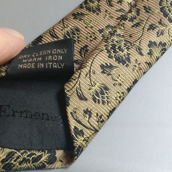 SALE! Beautiful Ermenegildo Zegna Silk Tie EUC - Picture 6 of 6